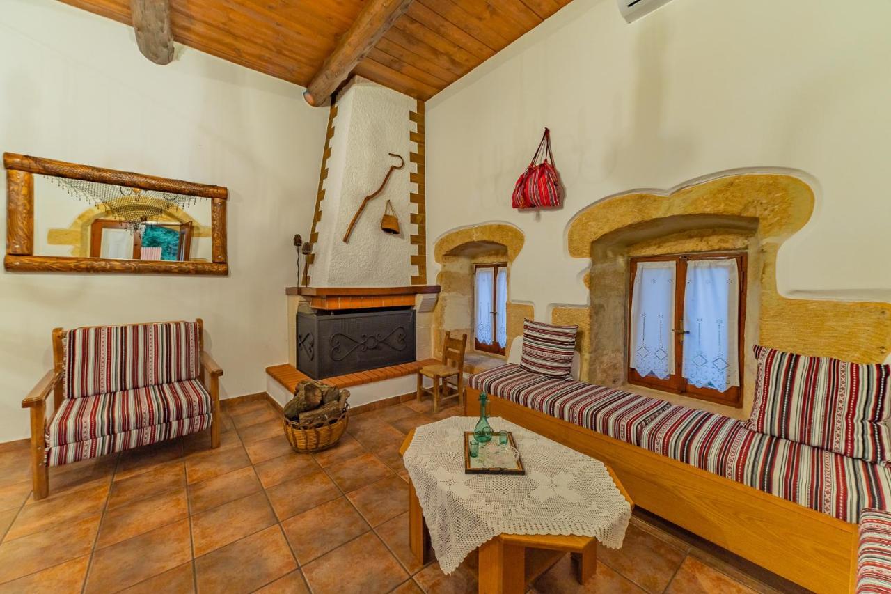 Villa Areti - Traditional Cozy Villa Embrosneros Экстерьер фото